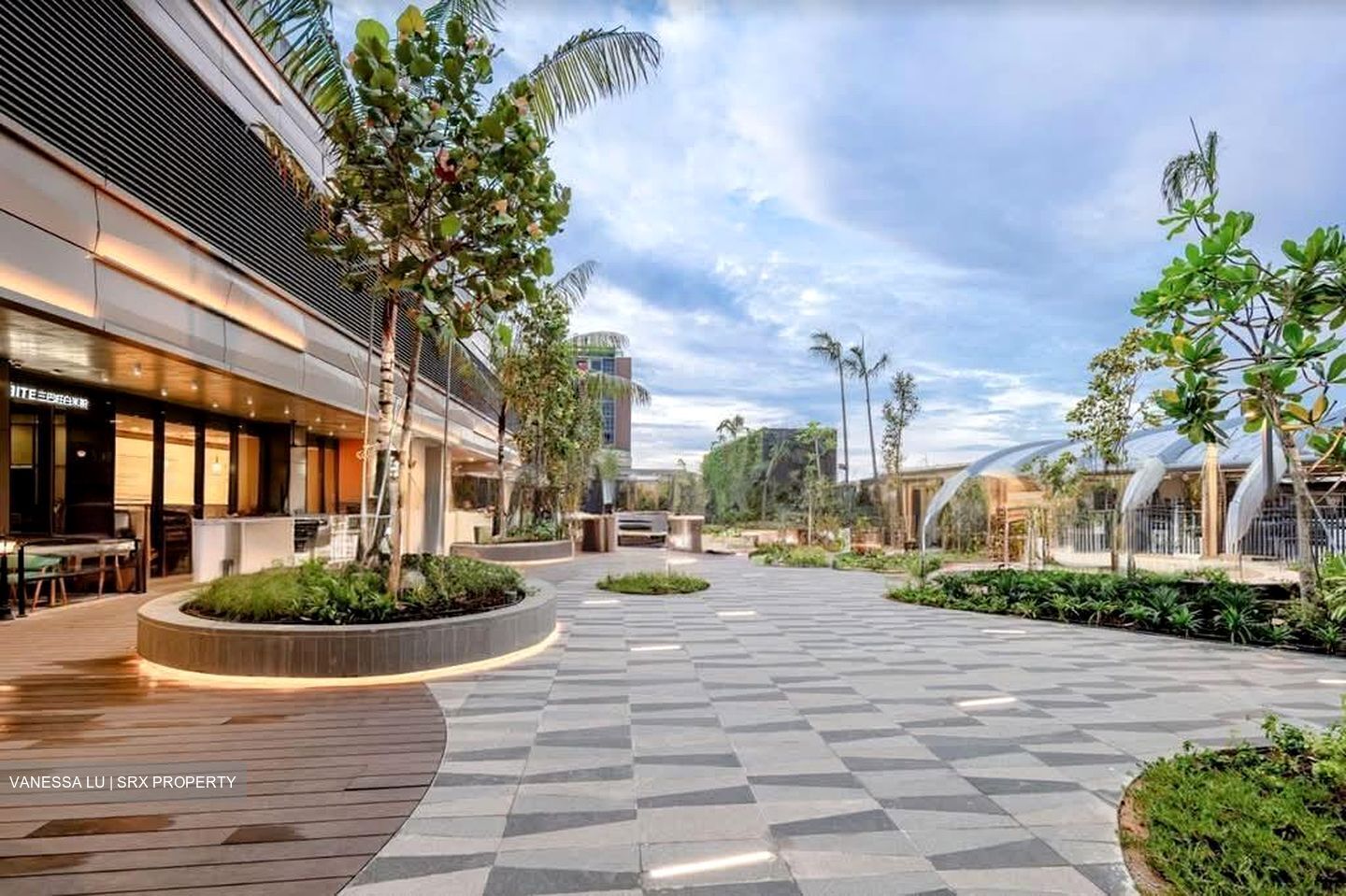 E!hub@downtown East (D18), Retail #584127281